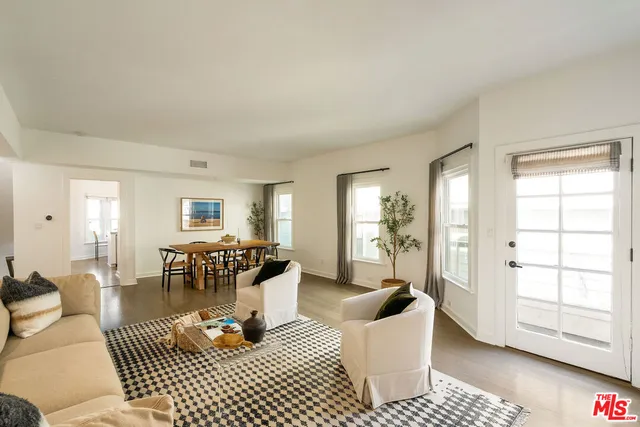 $1,895,000 | 2622 2nd Street, Unit 2, Santa Monica, CA 90405