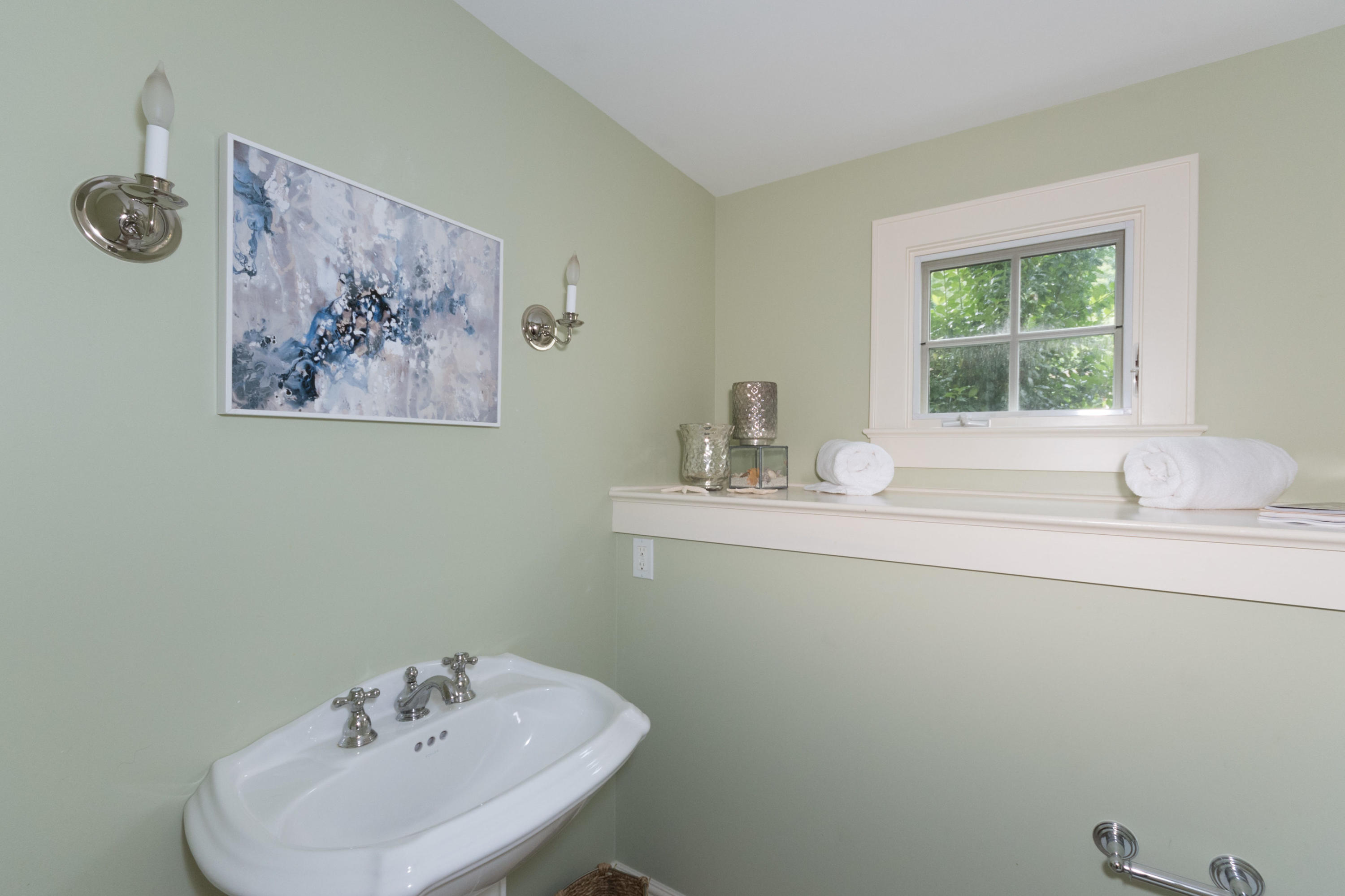 55 Cedar Gate Road Darien, CT 06820 - Photo 19 of 41 a bathroom with a sink and a mirror