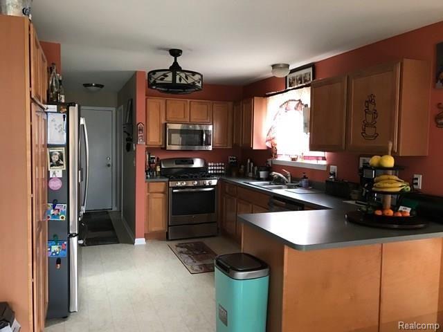 23420 Crescent Ridge Drive New Boston, MI 48164 - Photo 4 of 21