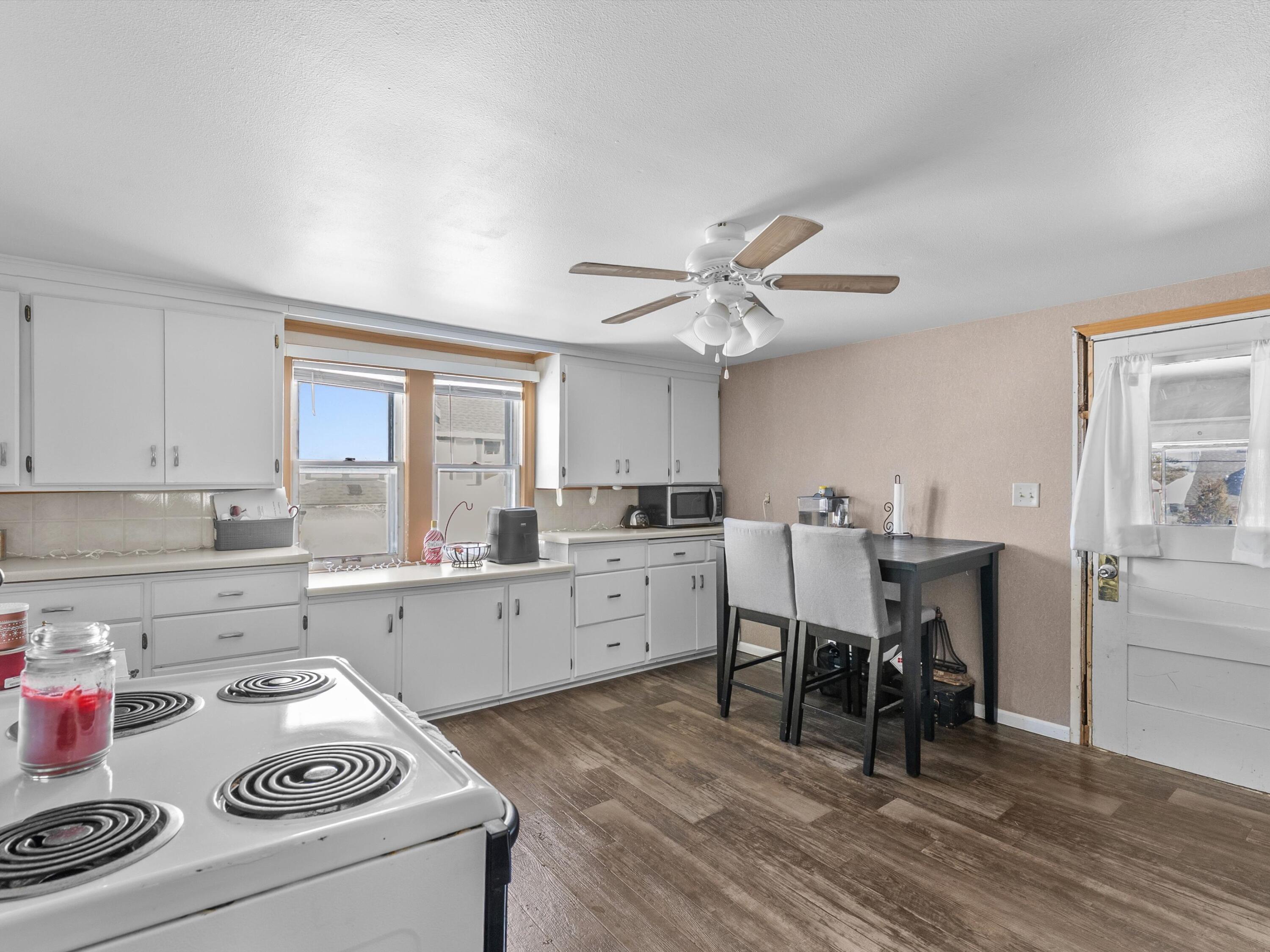 1129 South 20th Street Manitowoc, WI 54220 - Photo 11 of 23 10-010_2769521_08986