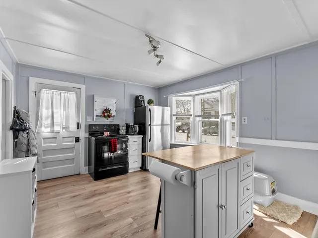 $169,900 | 1129 South 20th Street, Manitowoc, WI 54220