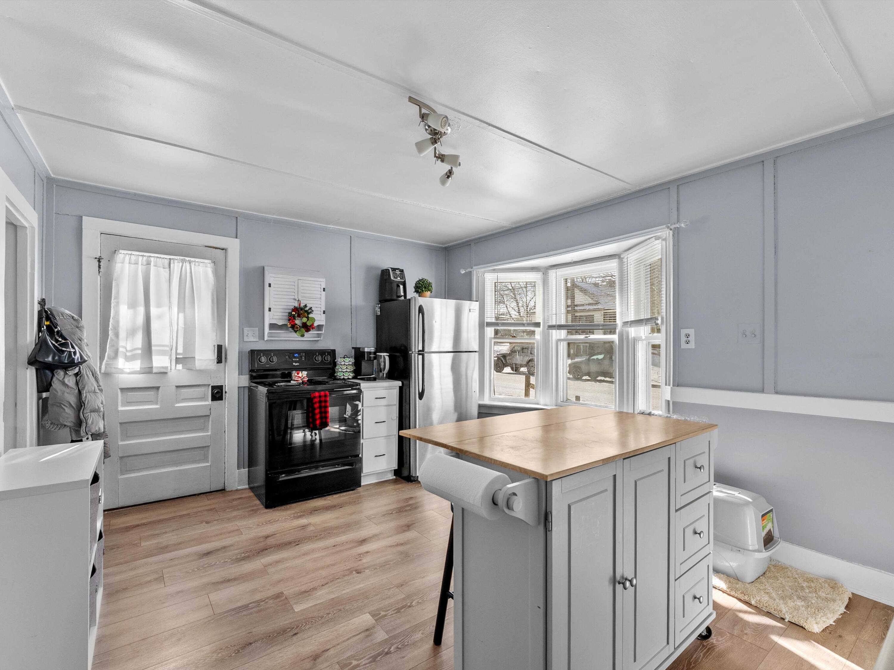 1129 South 20th Street Manitowoc, WI 54220 - Photo 3 of 23 18-018_2769521_09010