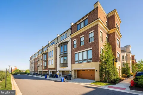 $824,900 | 508 Spindrift Lane, National Harbor, MD 20745