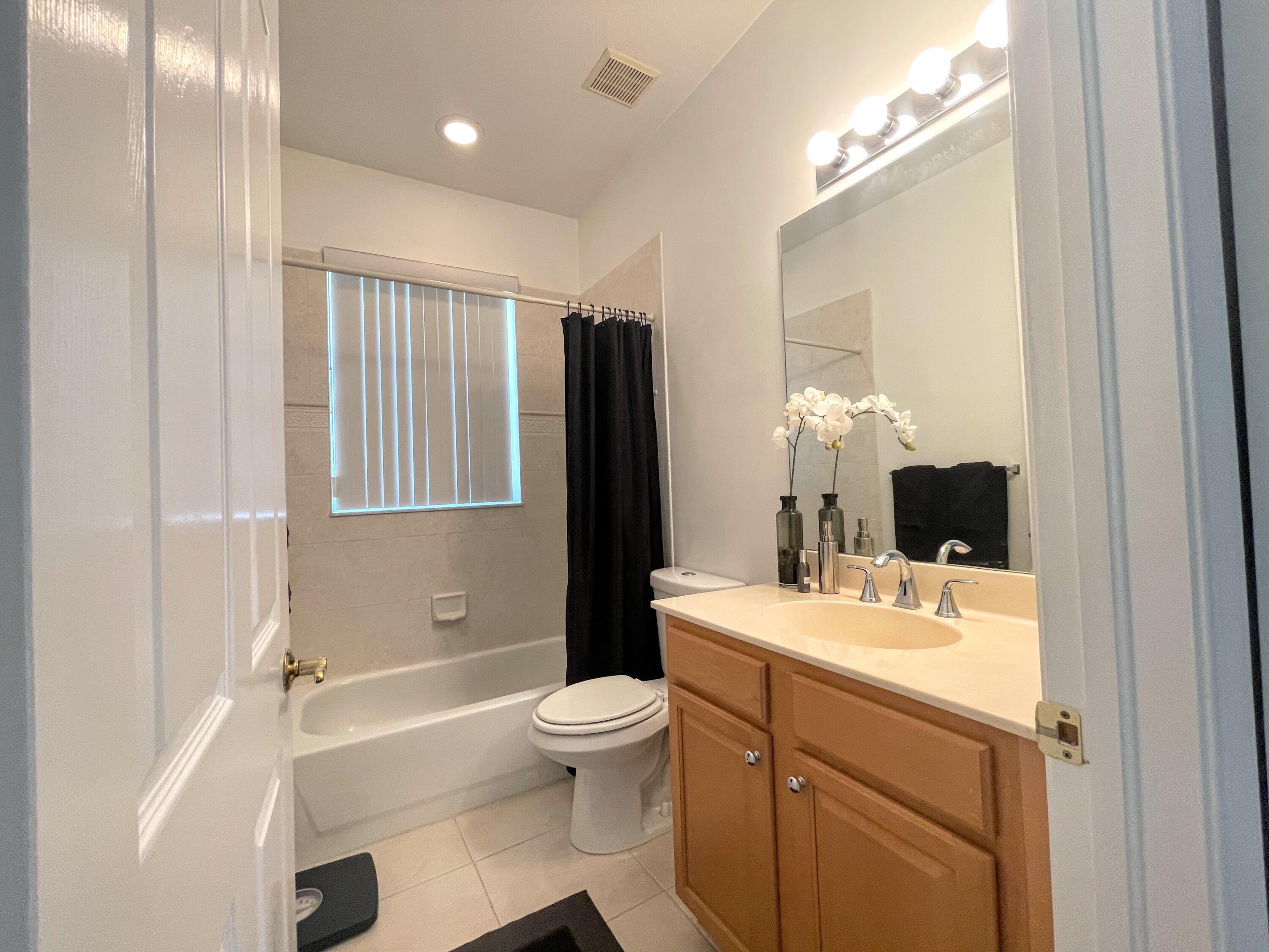 7060 Northwest Turtle Walk Boca Raton, FL 33487 - Photo 41 of 51 2nd bath in main house