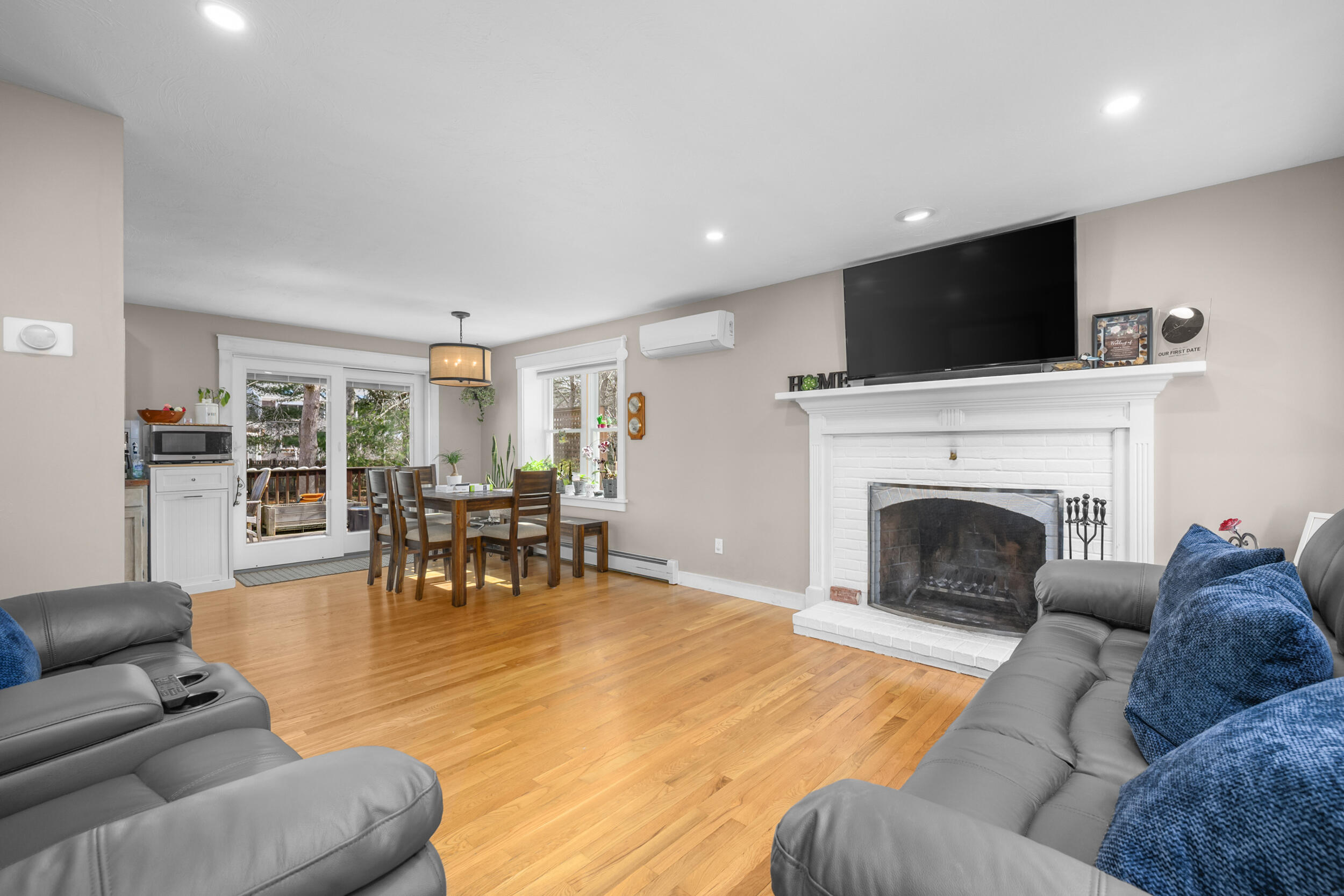172 Skunknet Road Centerville, MA 02632 - Photo 3 of 37 Open living/dining