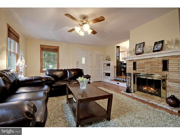 129 West Upper Ferry Road Ewing, NJ 08628 - Photo 3 of 25 Living Room