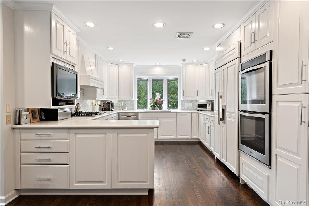 40 Meadow Road Scarsdale, NY 10583 - Photo 13 of 40 Kitchen with stainless steel appliances