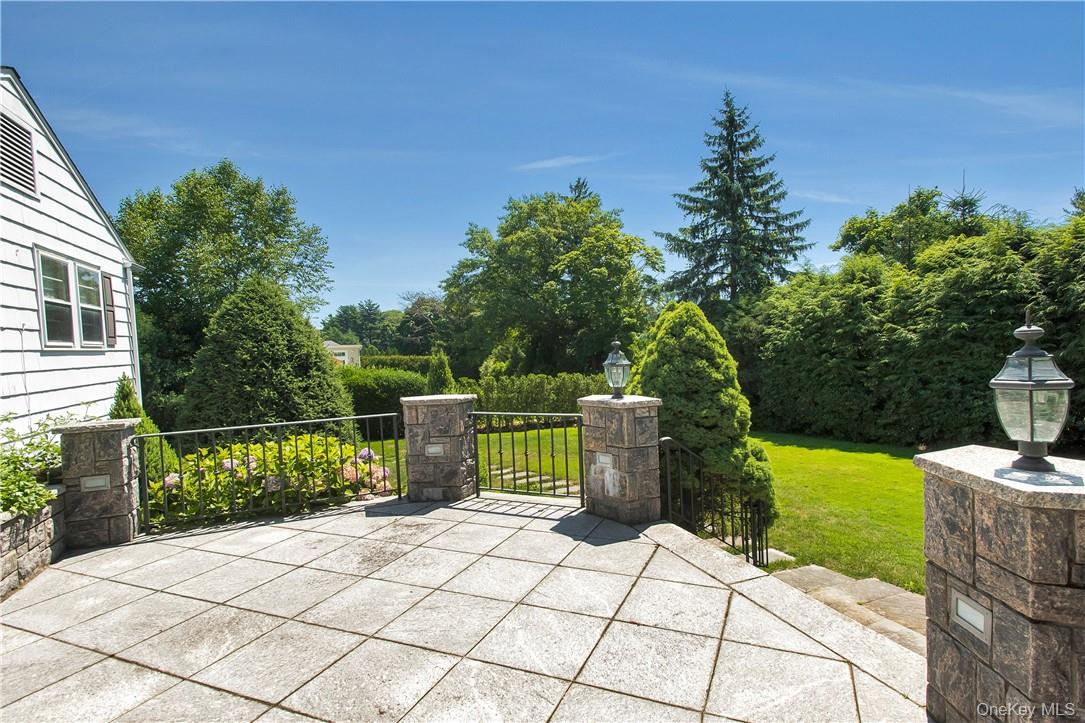 40 Meadow Road Scarsdale, NY 10583 - Photo 17 of 40 Patio