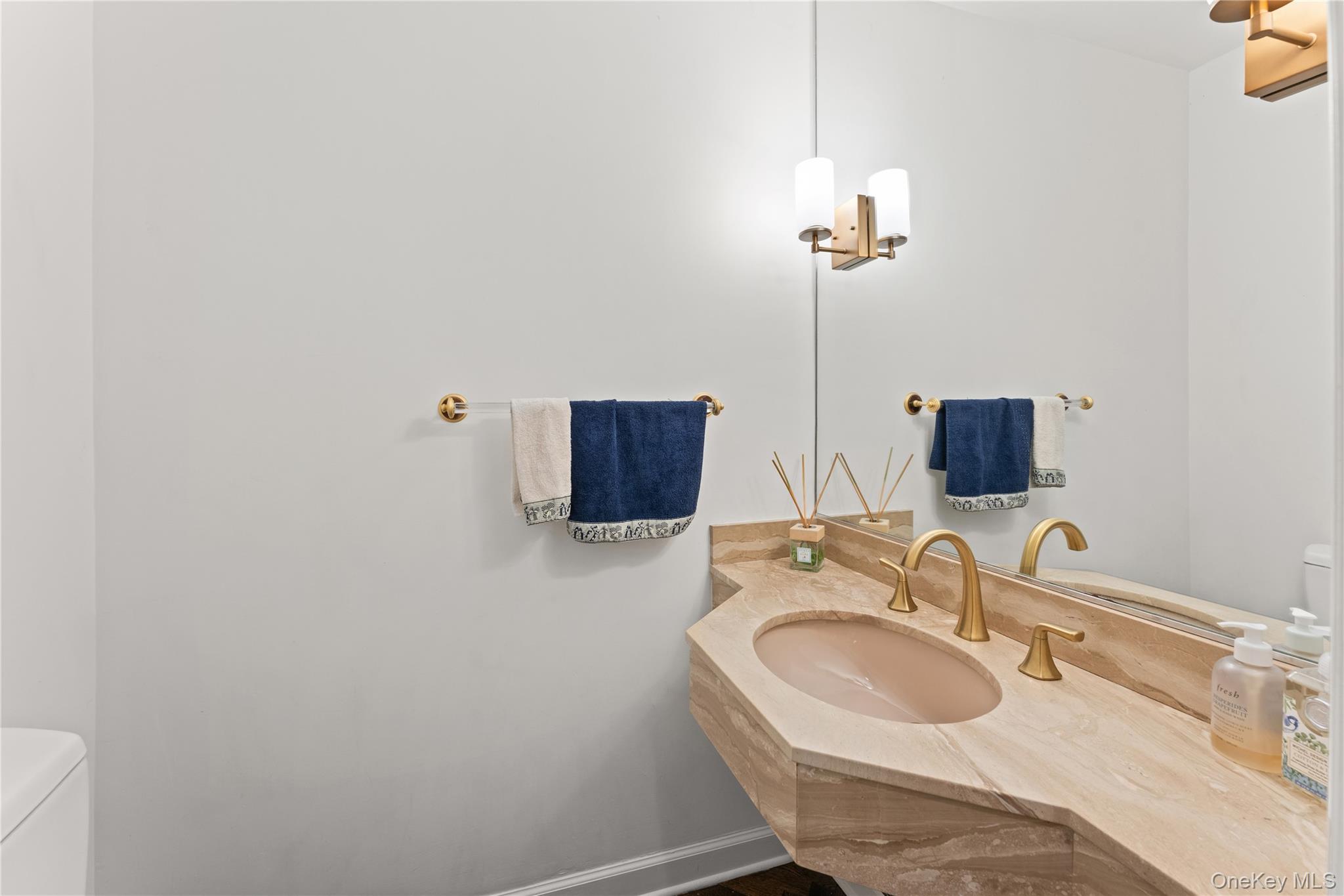 40 Meadow Road Scarsdale, NY 10583 - Photo 18 of 40 Powder Room