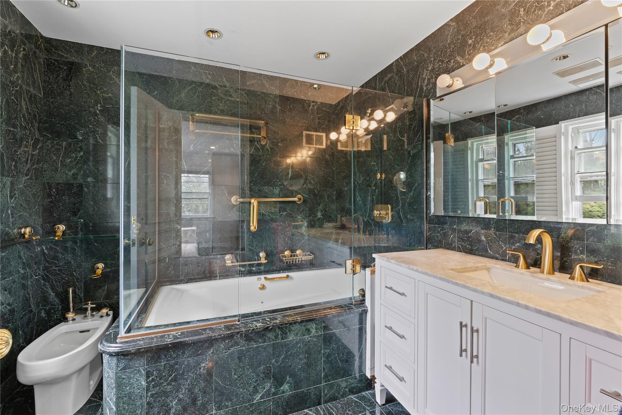 40 Meadow Road Scarsdale, NY 10583 - Photo 20 of 40 Primary Bathroom