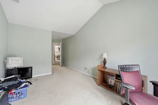 $375,000 | 8 St Regis Court, Elmhurst, IL 60126