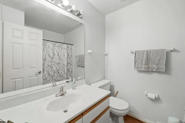 $375,000 | 8 St Regis Court, Elmhurst, IL 60126