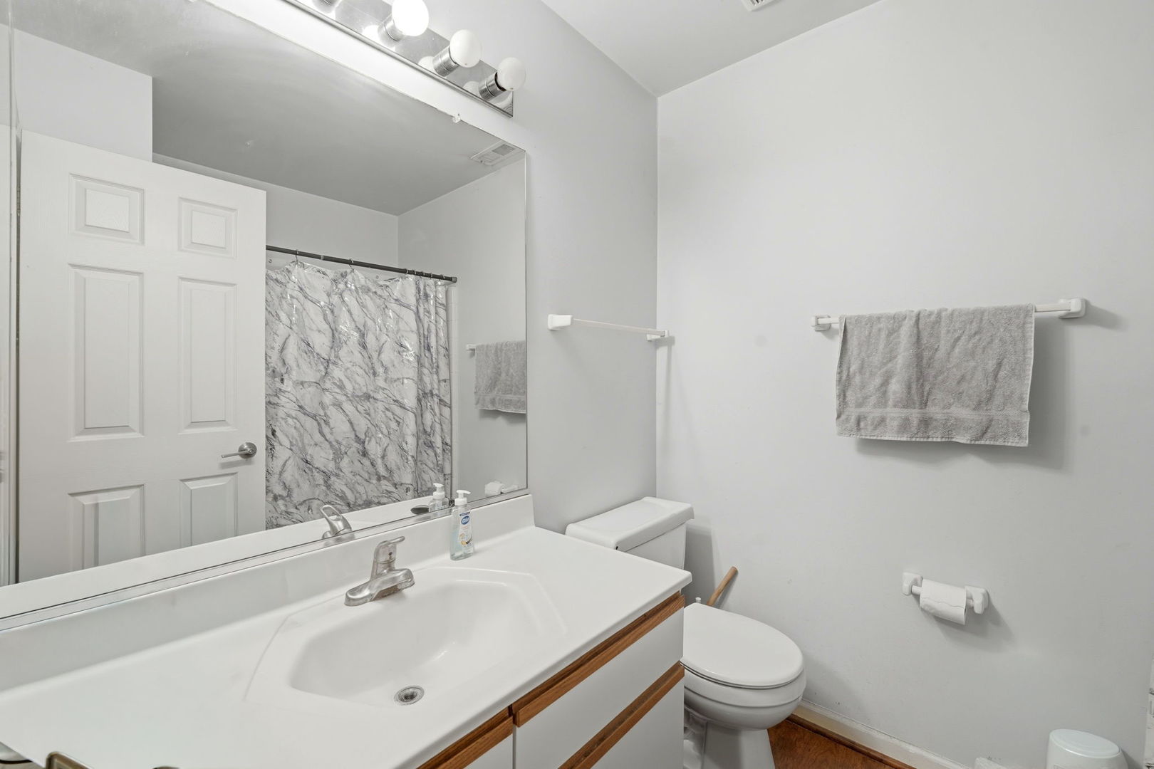 8 St Regis Court Elmhurst, IL 60126 - Photo 17 of 23 a bathroom with a sink toilet and shower