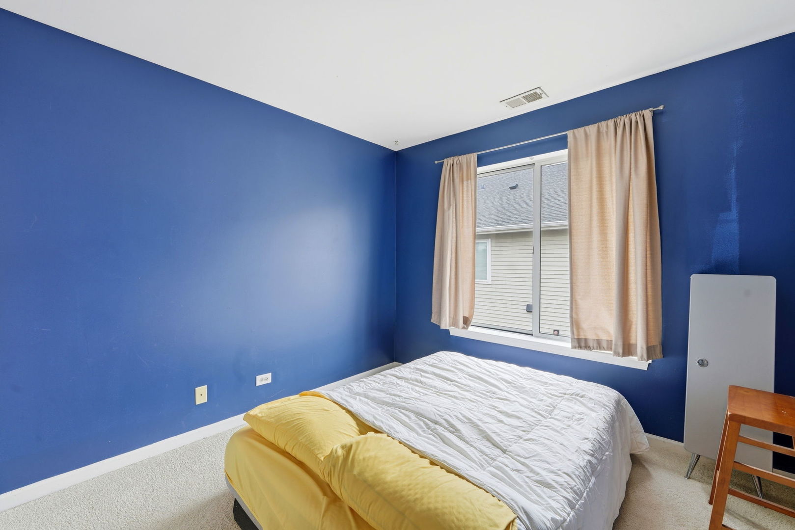 8 St Regis Court Elmhurst, IL 60126 - Photo 18 of 23 a bedroom with a bed and a window