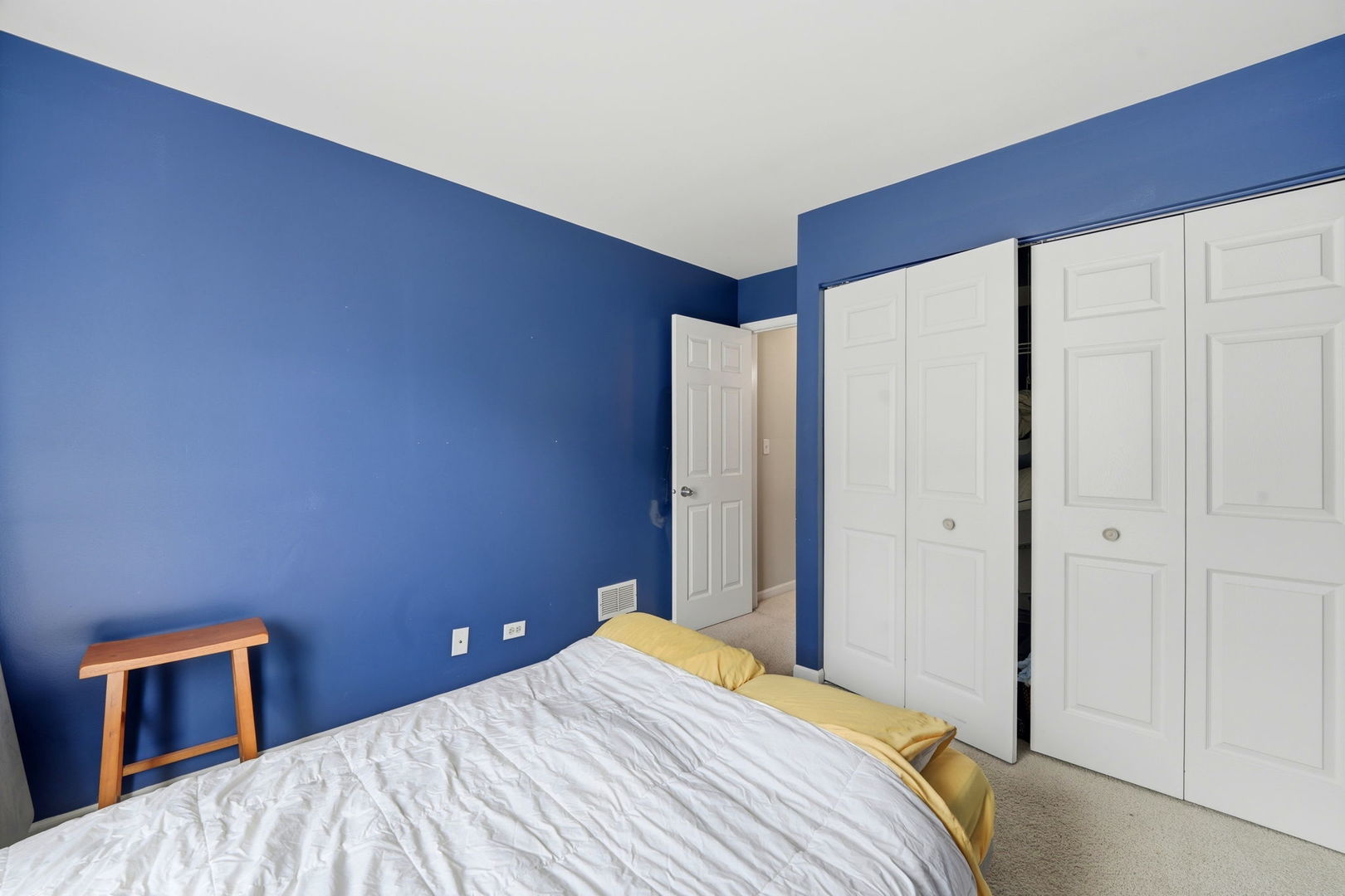 8 St Regis Court Elmhurst, IL 60126 - Photo 19 of 23 a bedroom with a bed and a dresser