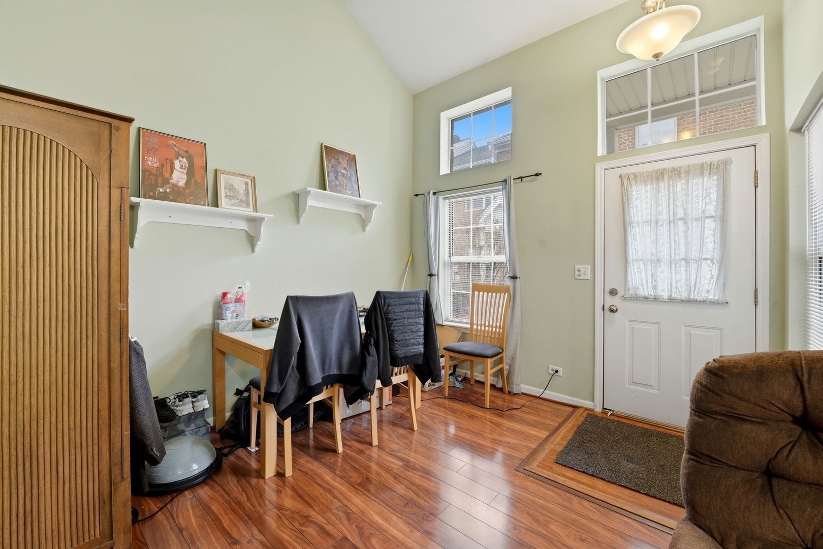 8 St Regis Court Elmhurst, IL 60126 - Photo 3 of 23 a living room with furniture and wooden floor