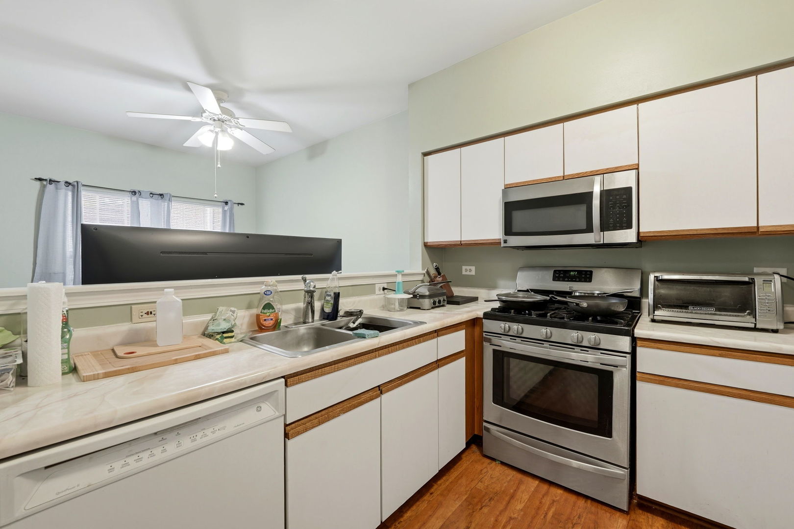 8 St Regis Court Elmhurst, IL 60126 - Photo 7 of 23 a kitchen with stainless steel appliances a stove microwave and cabinets