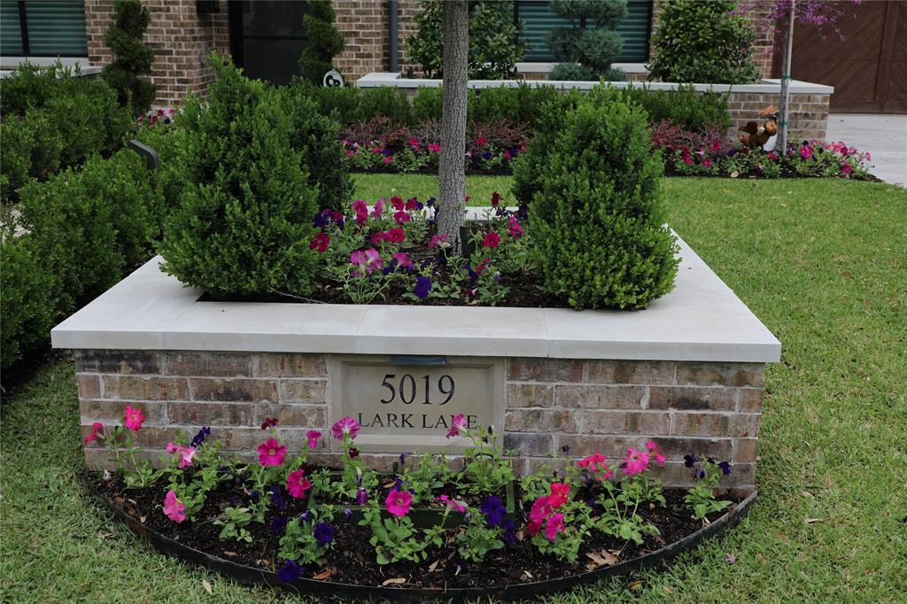 5019 Lark Lane Dallas, TX 75209 - Photo 32 of 32 a view of outdoor space with garden and flowers
