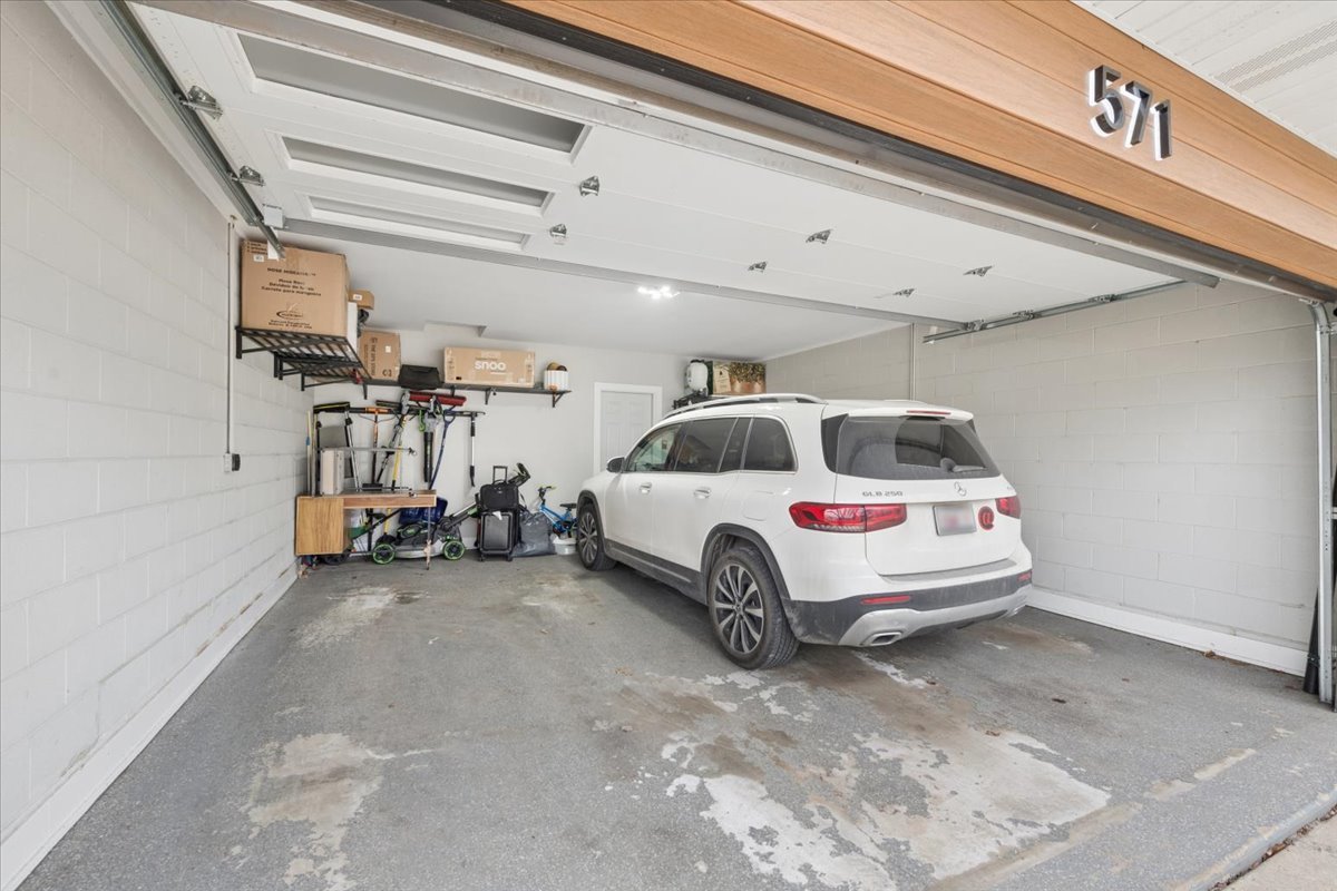 571 Byrd Road Riverside, IL 60546 - Photo 21 of 31 a car and bike parked in a garage