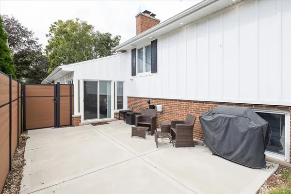 $650,000 | 571 Byrd Road, Riverside, IL 60546