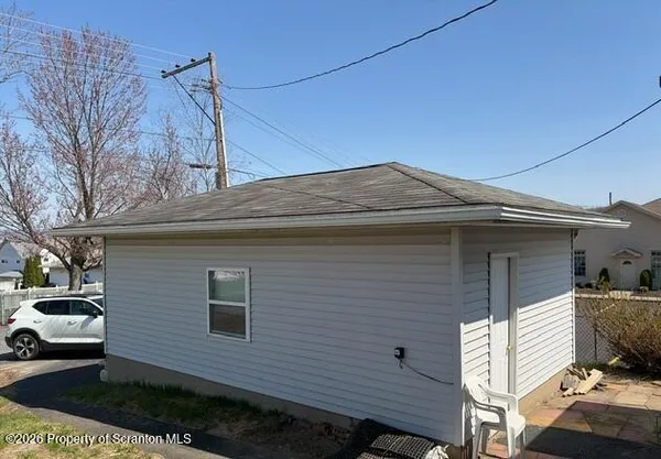 $181,000 | 105 Ridgeview Drive, Dunmore, PA 18512