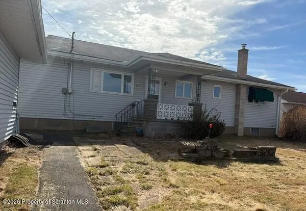 $181,000 | 105 Ridgeview Drive, Dunmore, PA 18512
