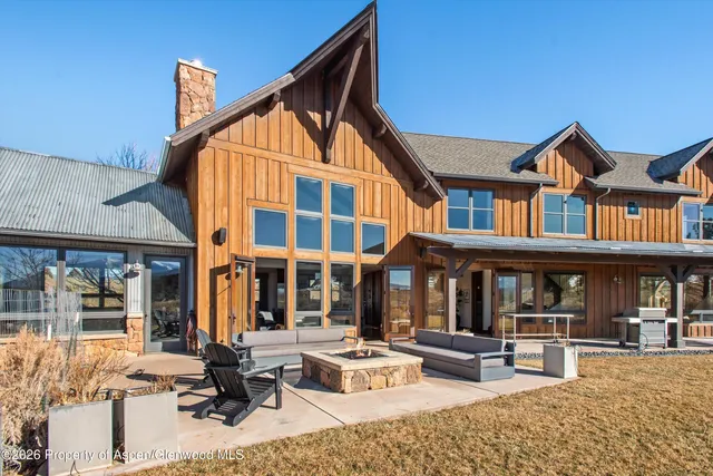 a view of a building with sitting area