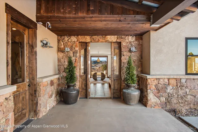 a view of an entryway with a small yard