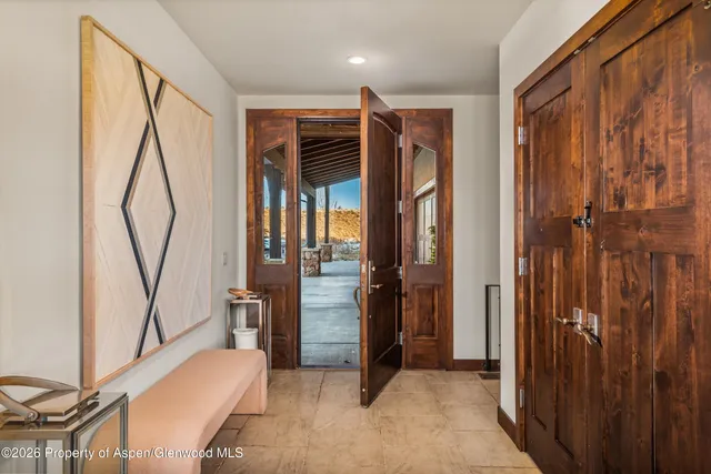 a view of entryway with furniture