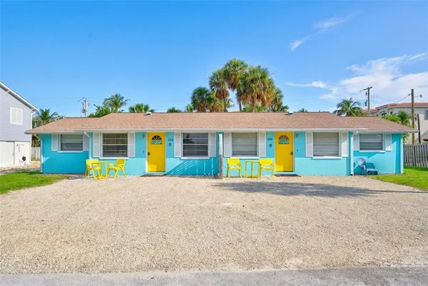$1,250,000 | 208 Peacock Lane, Holmes Beach, FL 34217