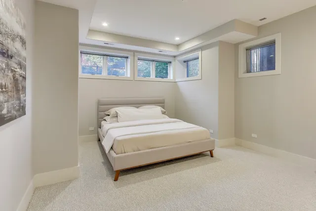 $809,000 | 4135 North Kenmore Avenue, Unit 1S, Chicago, IL 60613