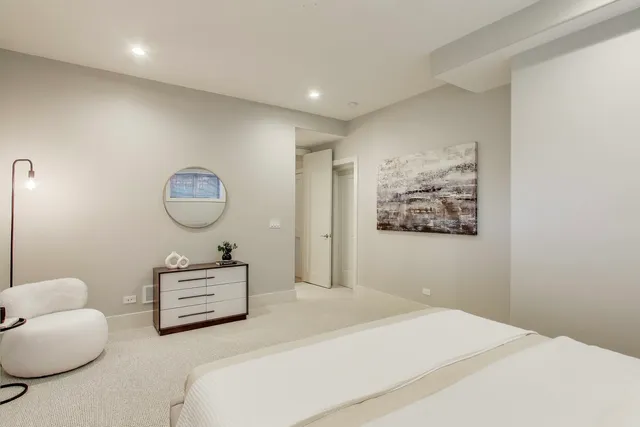 $809,000 | 4135 North Kenmore Avenue, Unit 1S, Chicago, IL 60613