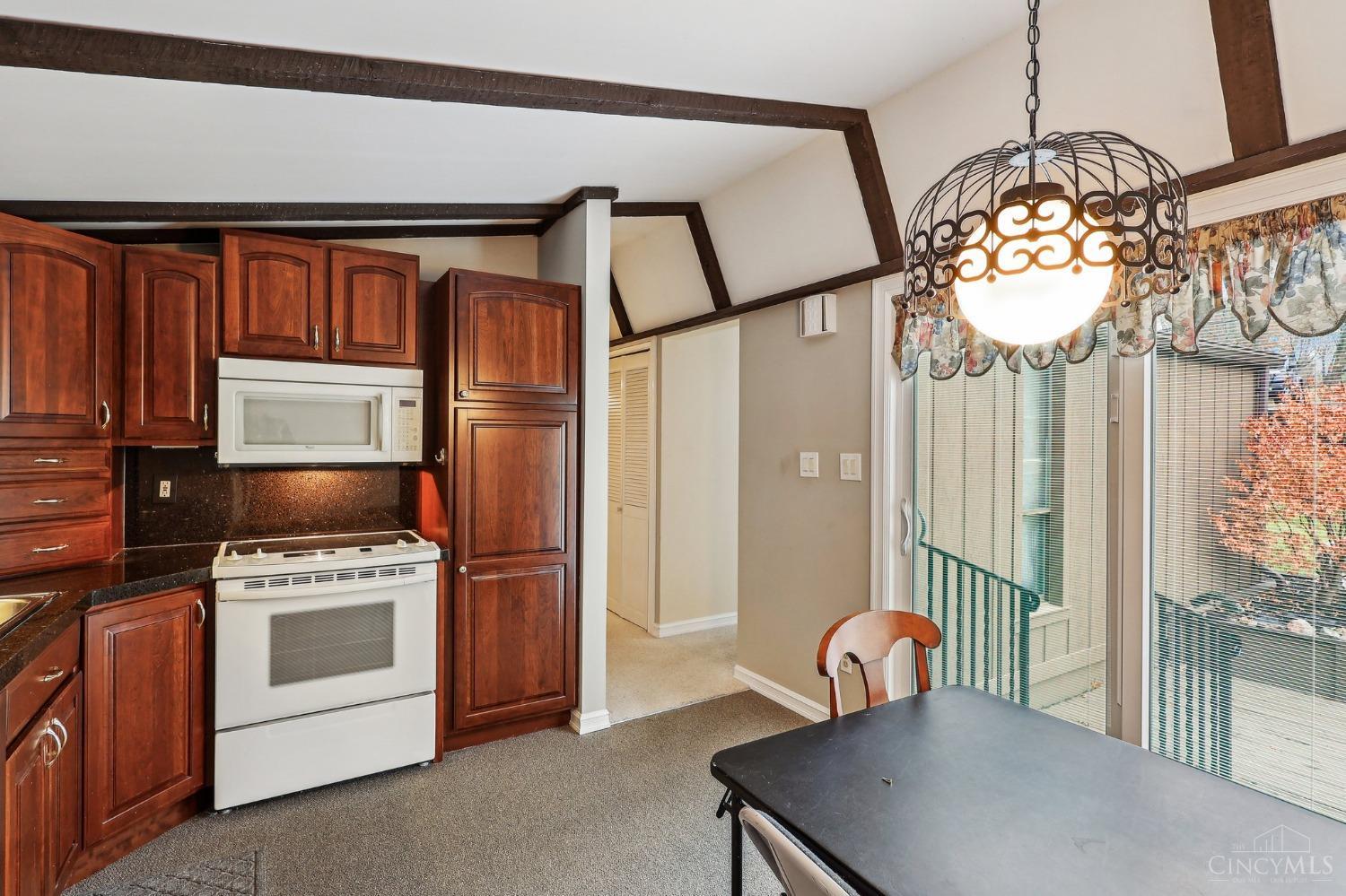 8253 Daleview Road Cincinnati, OH 45247 - Photo 14 of 40
