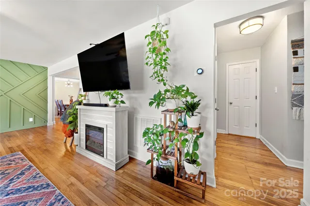 $430,000 | 3725 Sudbury Road, Charlotte, NC 28205