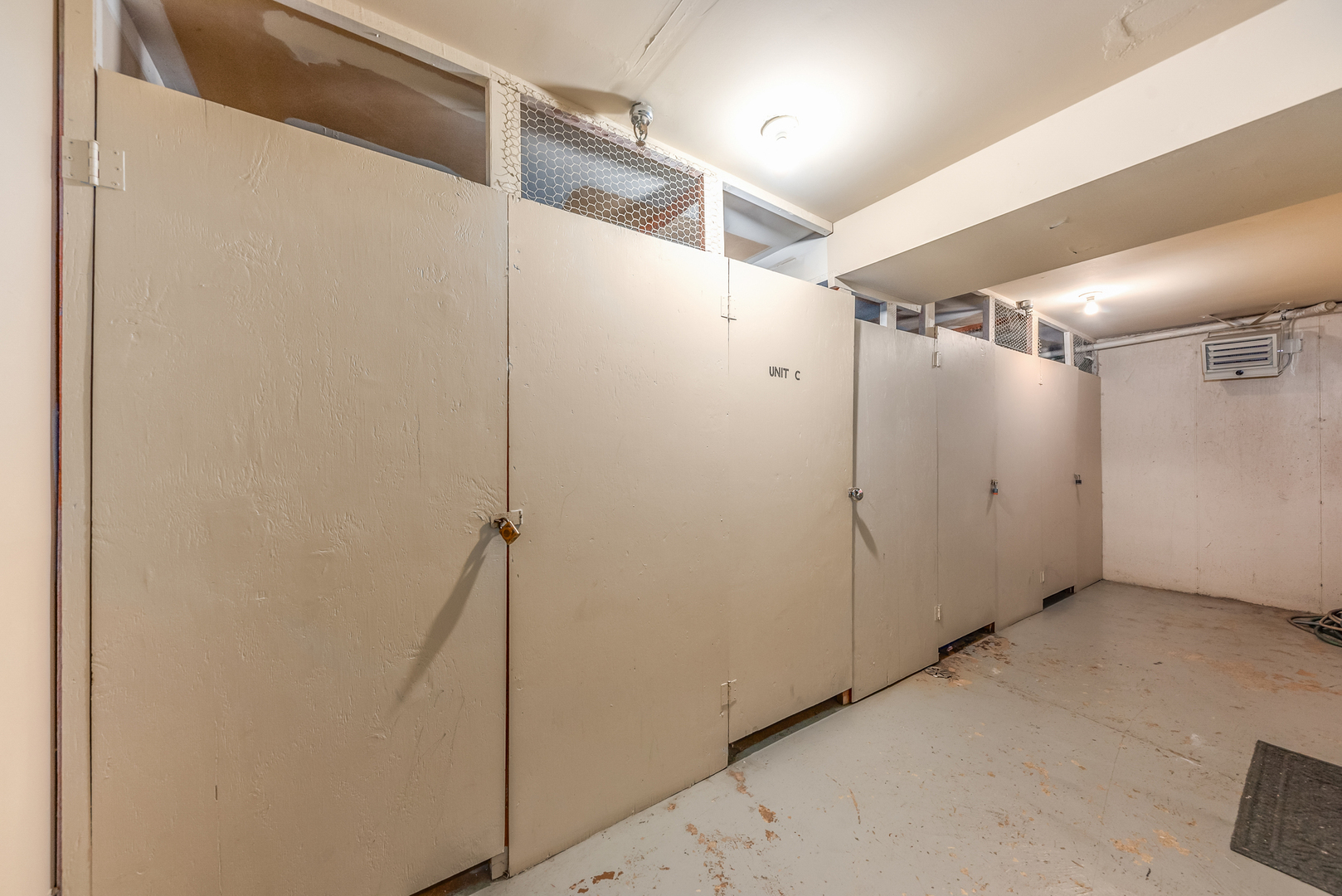 404 East Kensington Road, Unit C Mount Prospect, IL 60056 - Photo 16 of 16 a view of a garage