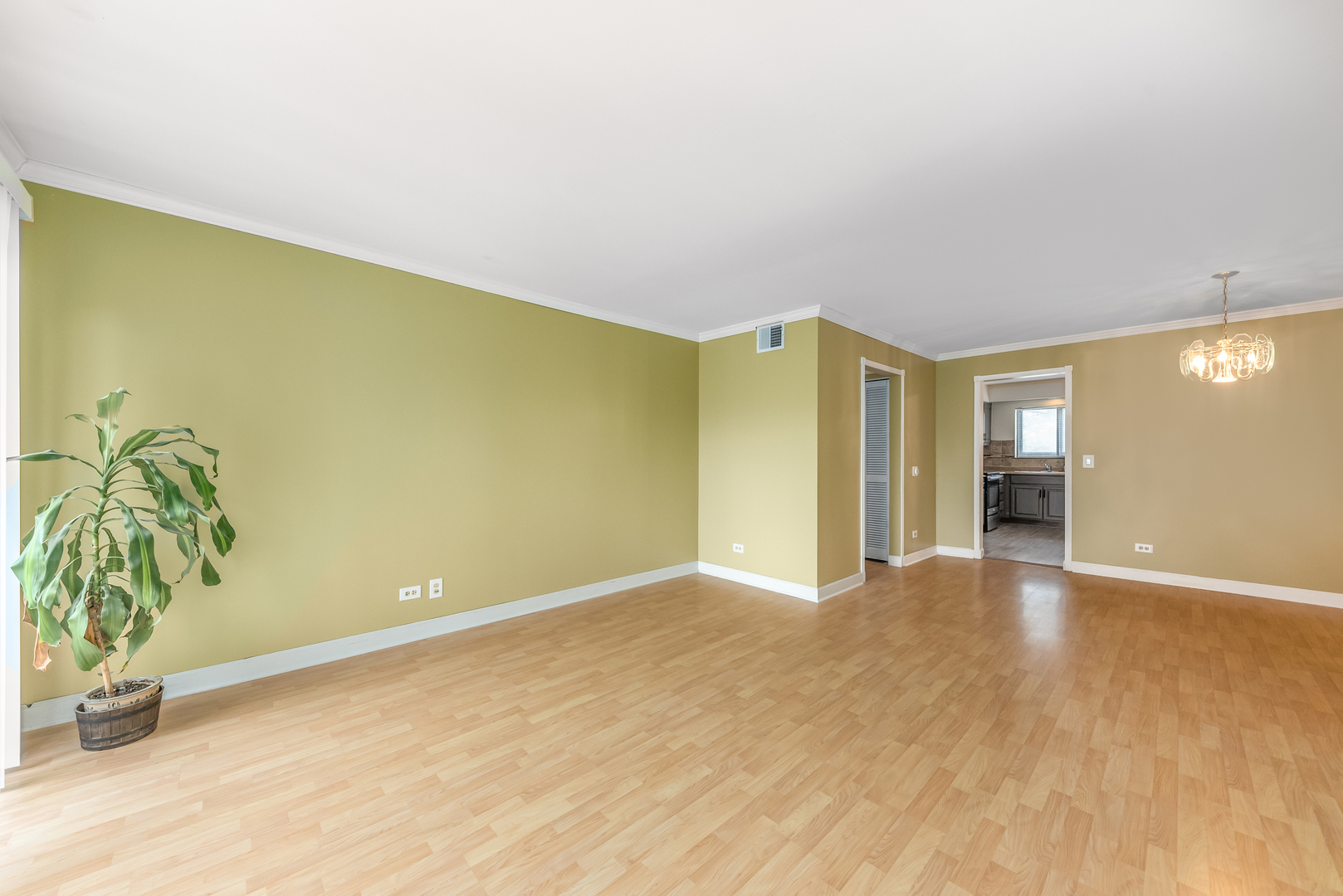 404 East Kensington Road, Unit C Mount Prospect, IL 60056 - Photo 8 of 16 a view of livingroom with kitchen