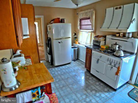 4306 Barrington Road Baltimore, MD 21229 - Photo 12 of 30 Kitchen