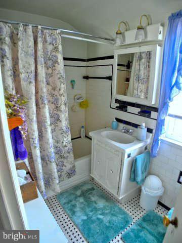 4306 Barrington Road Baltimore, MD 21229 - Photo 22 of 30 Bath