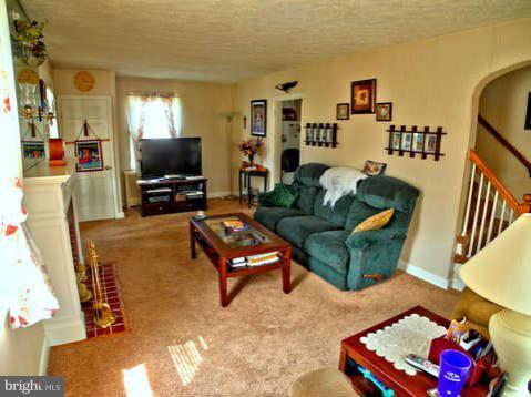 4306 Barrington Road Baltimore, MD 21229 - Photo 4 of 30 Living Room