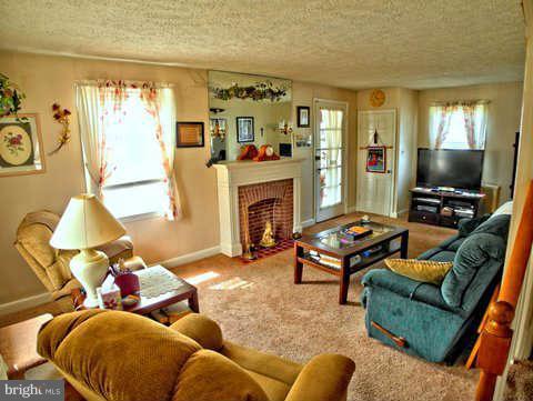 4306 Barrington Road Baltimore, MD 21229 - Photo 7 of 30 Living Room