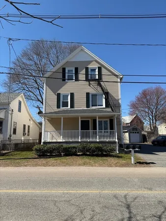 $2,500 | 32 Pond Street, Unit 1, Attleboro, MA 02703