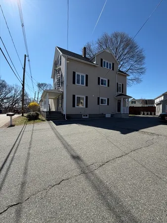 $2,500 | 32 Pond Street, Unit 1, Attleboro, MA 02703