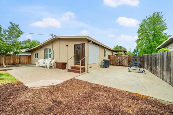 $465,000 | 4829 St Lynn Lane, Carmichael, CA 95608