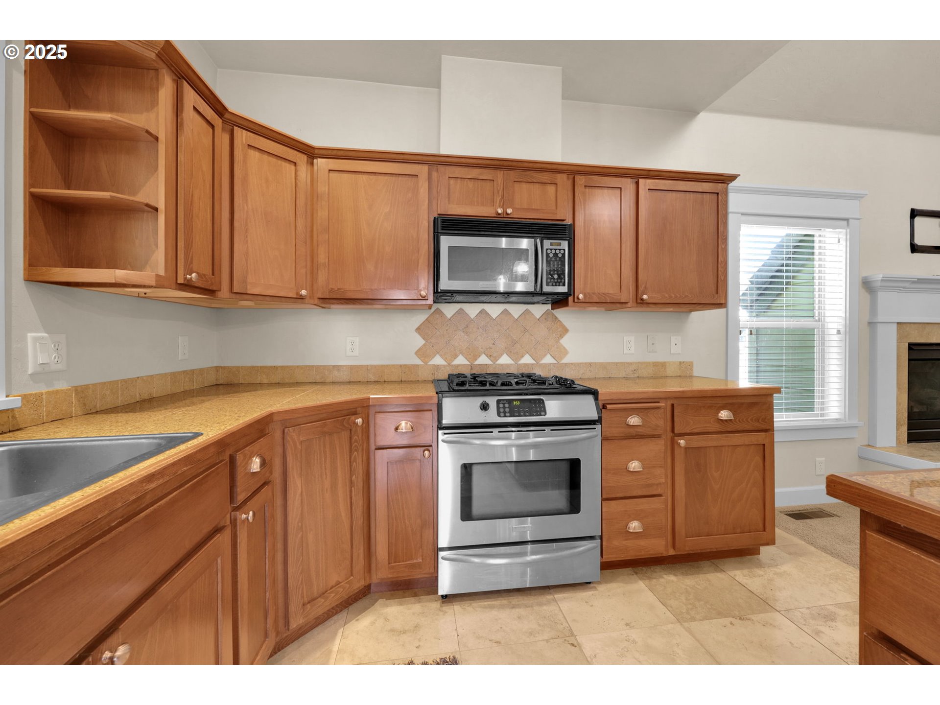 3435 Meadow View Drive Eugene, OR 97408 - Photo 3 of 42