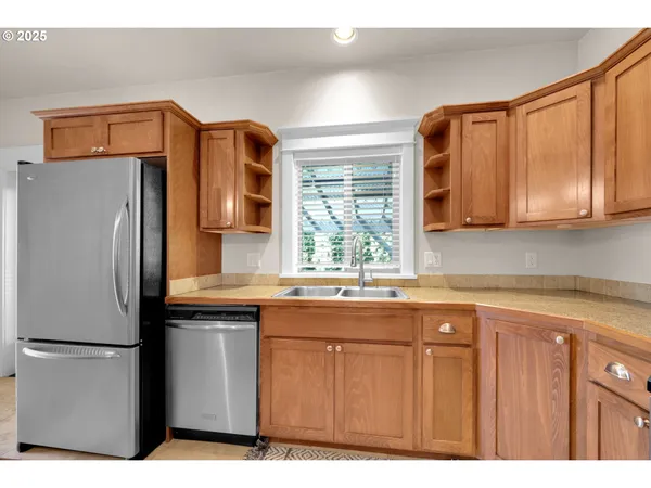 $675,000 | 3435 Meadow View Drive, Eugene, OR 97408