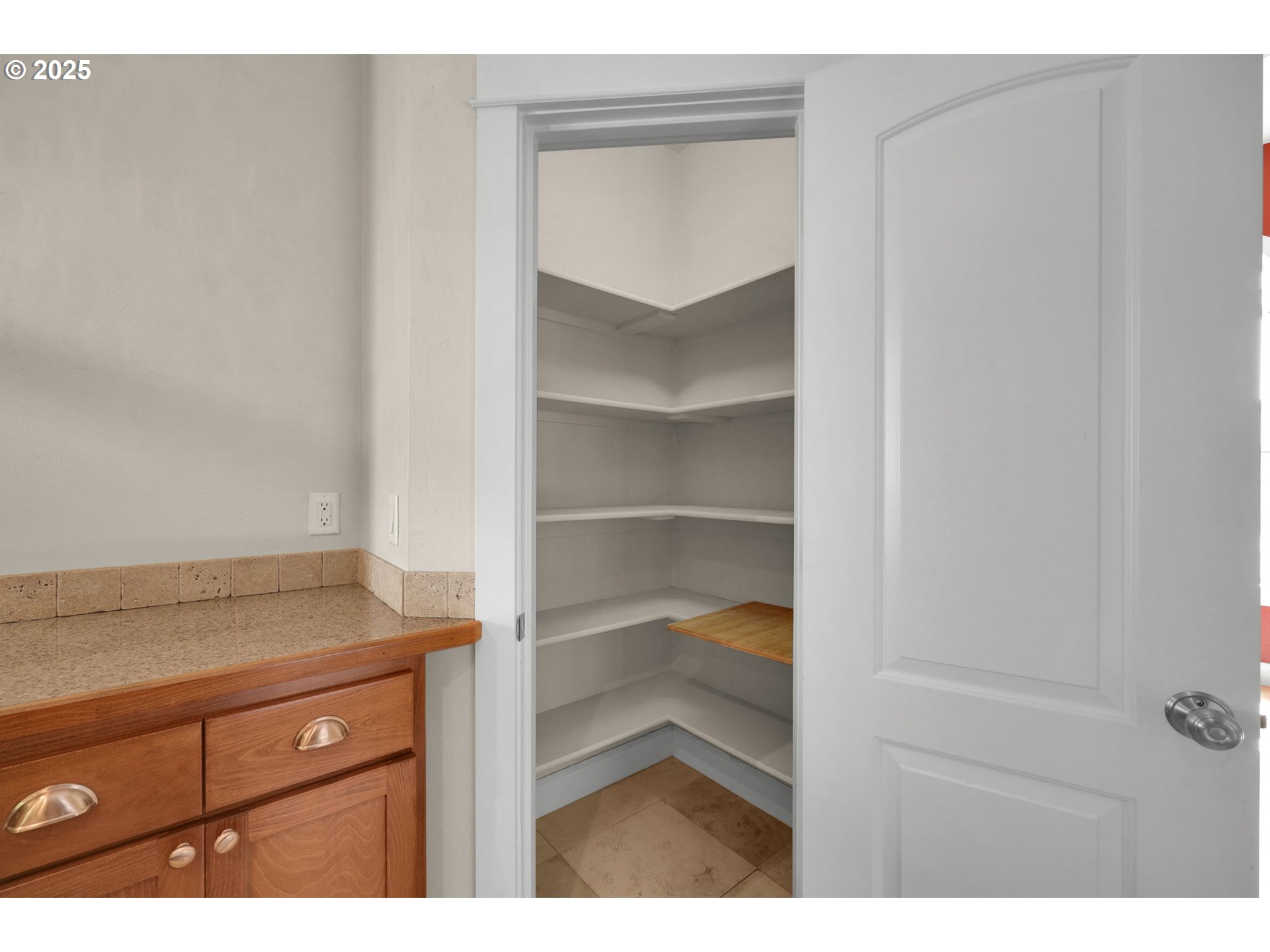 3435 Meadow View Drive Eugene, OR 97408 - Photo 6 of 42 Living Room