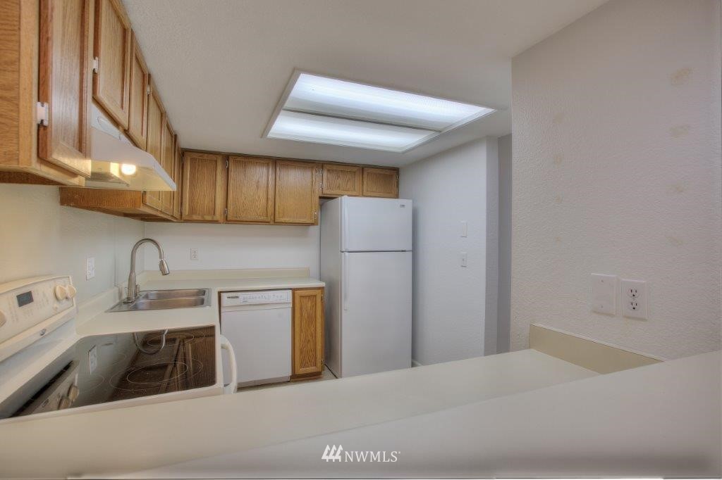 11547 Southeast 175th Street, Unit 1 Renton, WA 98055 - Photo 4 of 17