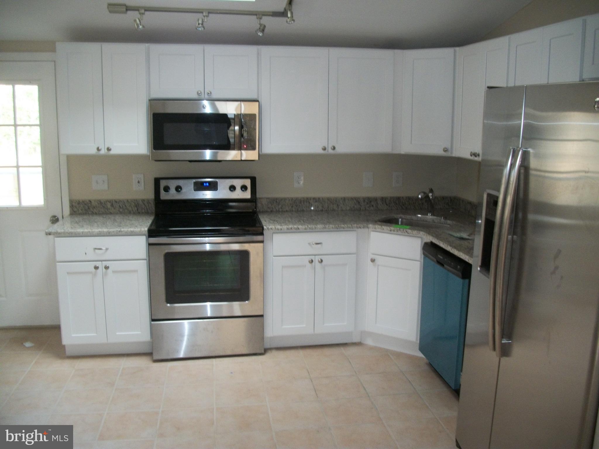 405 Sutherland Road Ewing, NJ 08618 - Photo 3 of 25