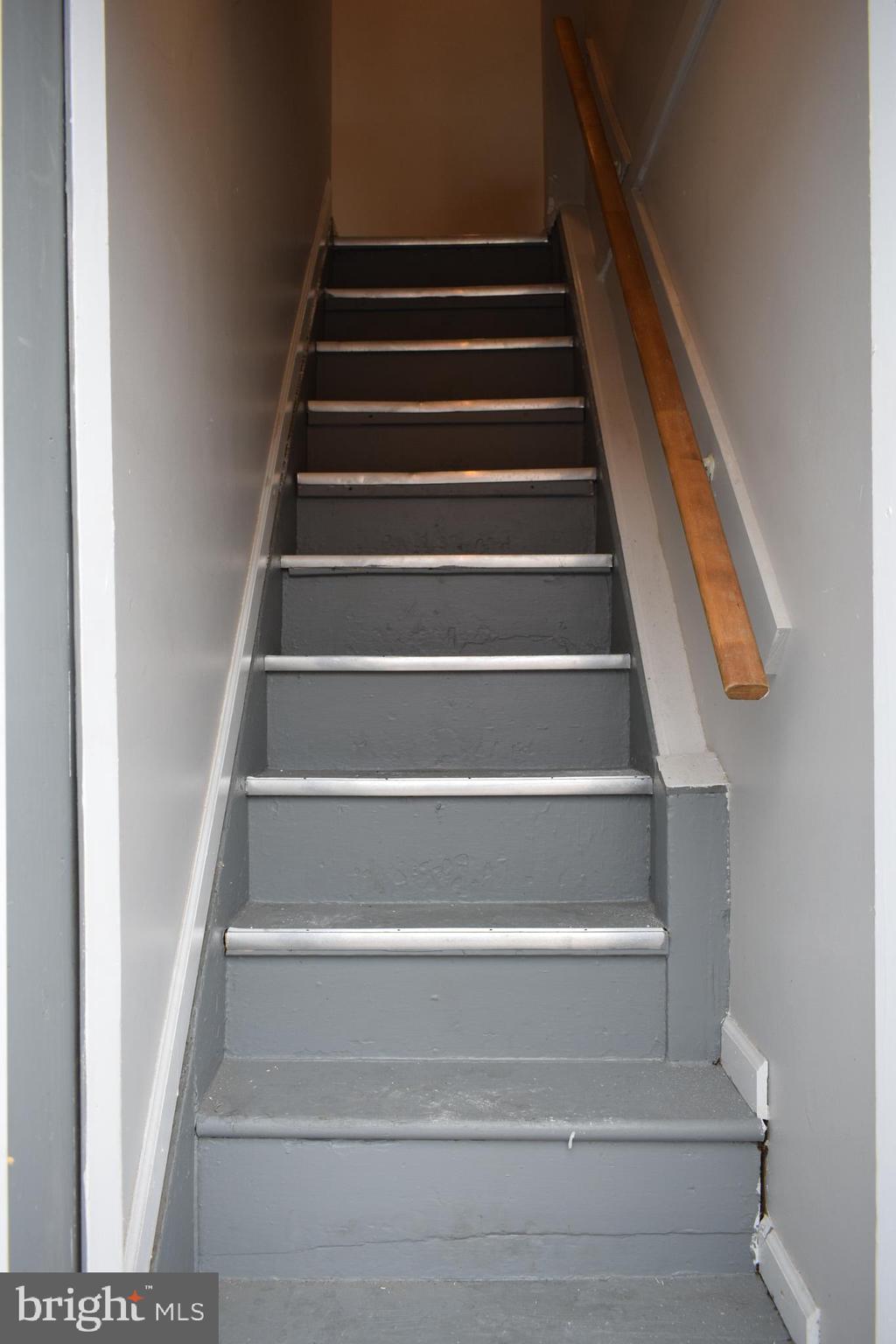 346 South Payson Street Baltimore, MD 21223 - Photo 4 of 29 a view of entryway