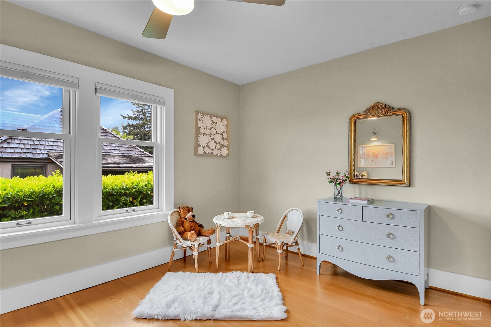 110 Smith Street Seattle, WA 98109 - Photo 19 of 35 a living room with furniture and a window